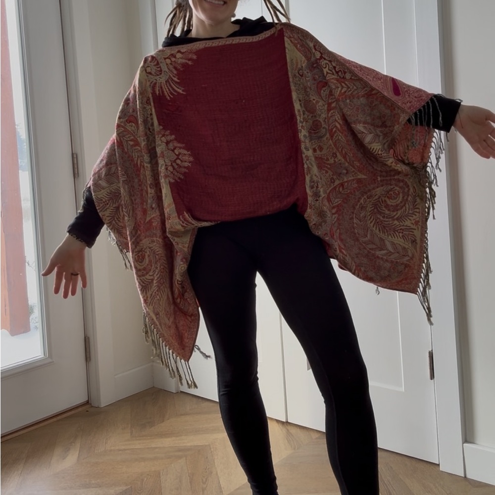 Sold. -PASHMINA PONCHO - Picture 2 of 6